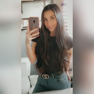 Meet your Posher, Joelle